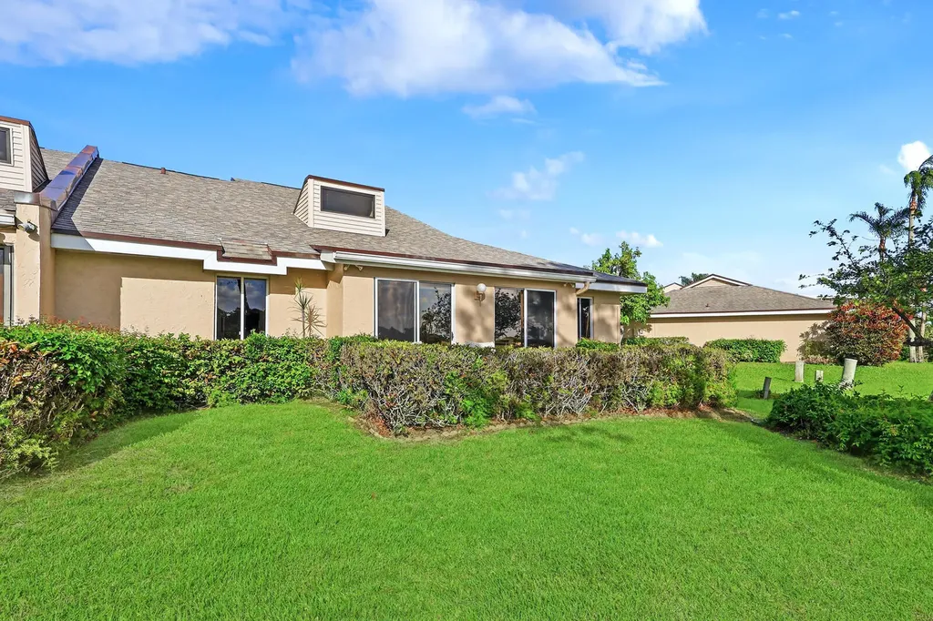 6974 Fountains Circle Lake Worth FL 33467