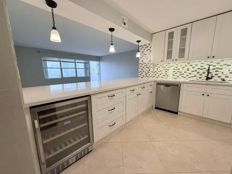 401 Golden Isle Drive Hallandale Beach FL 33009
