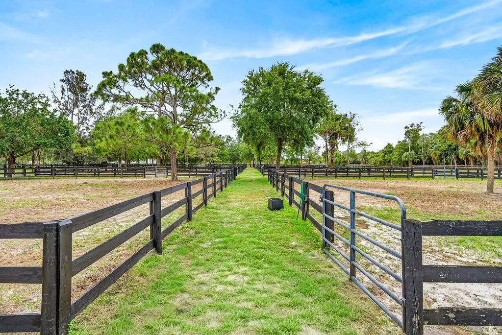 2741 Buck Ridge Trail Loxahatchee FL 33470