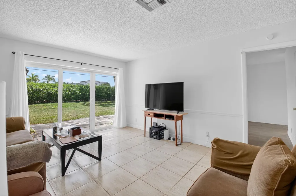 13984 Vía Flora Delray Beach FL 33484