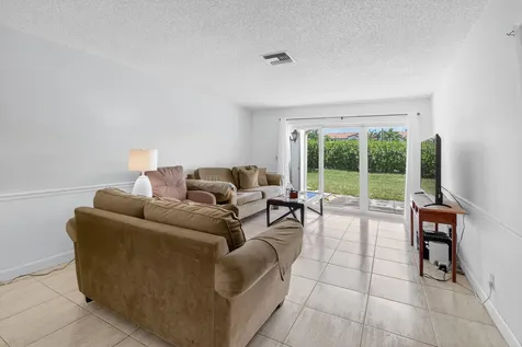 13984 Vía Flora Delray Beach FL 33484