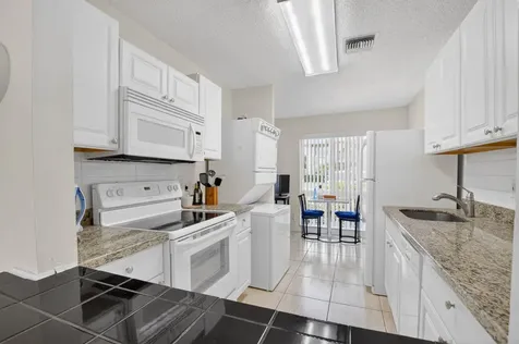 13984 Vía Flora Delray Beach FL 33484