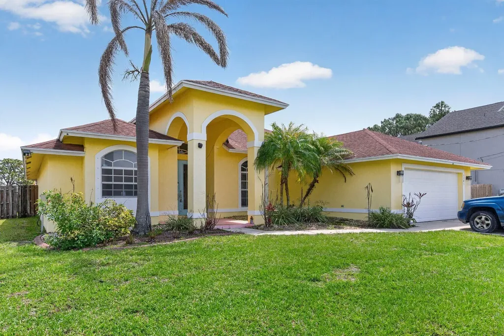 5785 NW Dublin Drive Port St Lucie FL 34986