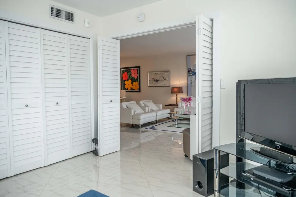 3180 NE 48th Court Lighthouse Point FL 33064