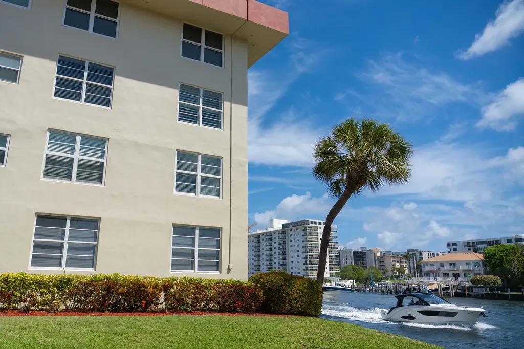 3180 NE 48th Court Lighthouse Point FL 33064