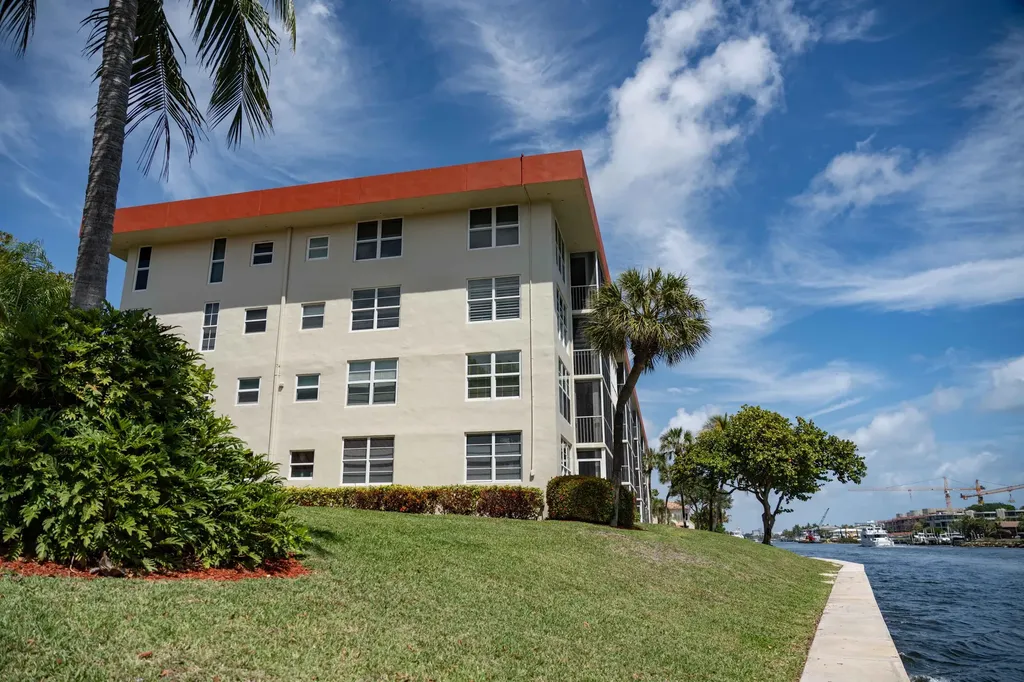 3180 NE 48th Court Lighthouse Point FL 33064