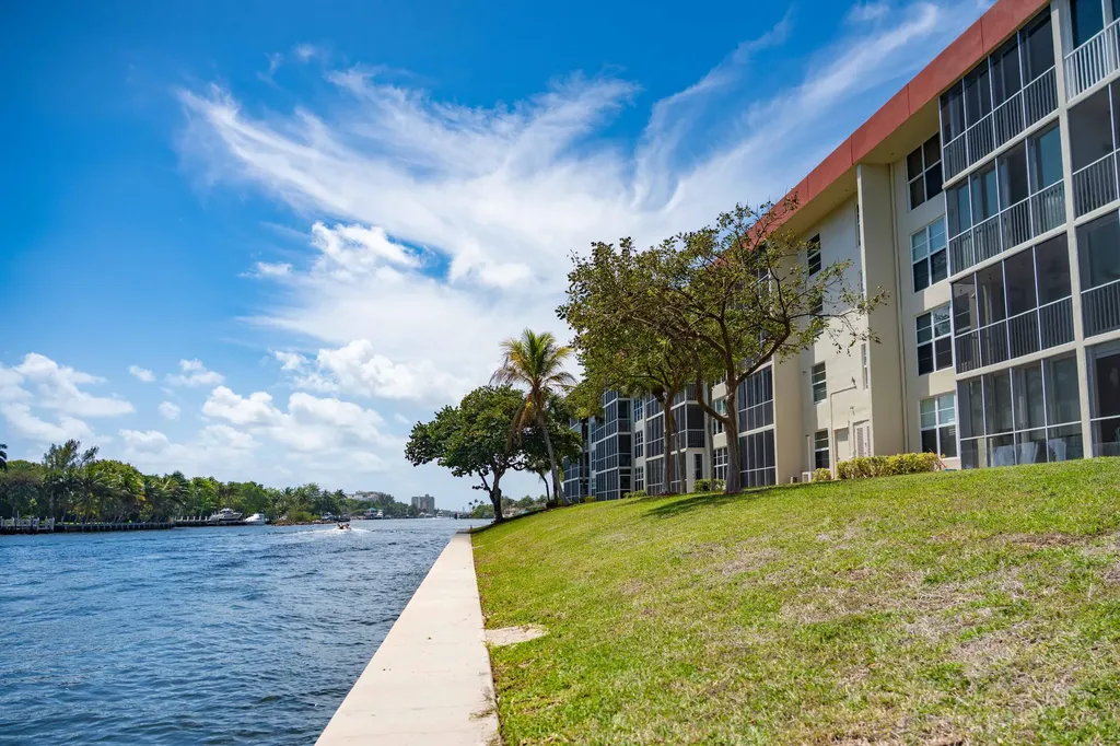 3180 NE 48th Court Lighthouse Point FL 33064