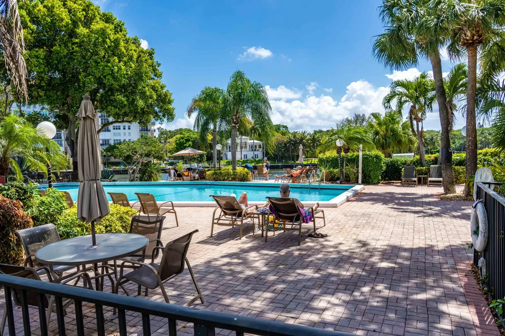 3180 NE 48th Court Lighthouse Point FL 33064
