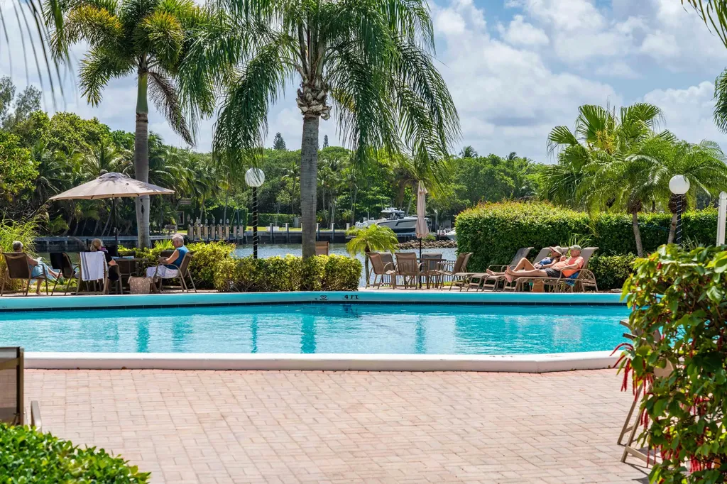 3180 NE 48th Court Lighthouse Point FL 33064
