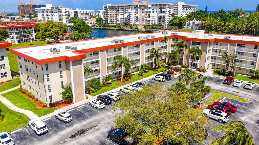 3180 NE 48th Court Lighthouse Point FL 33064