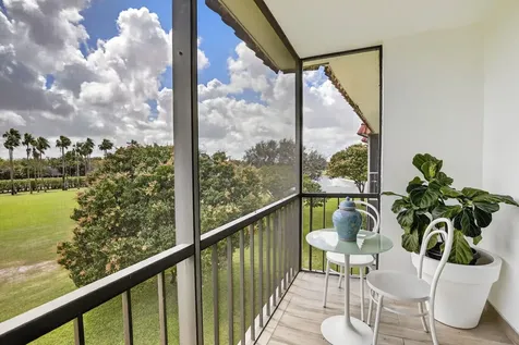9820 S Hollybrook Lake Drive Pembroke Pines FL 33025