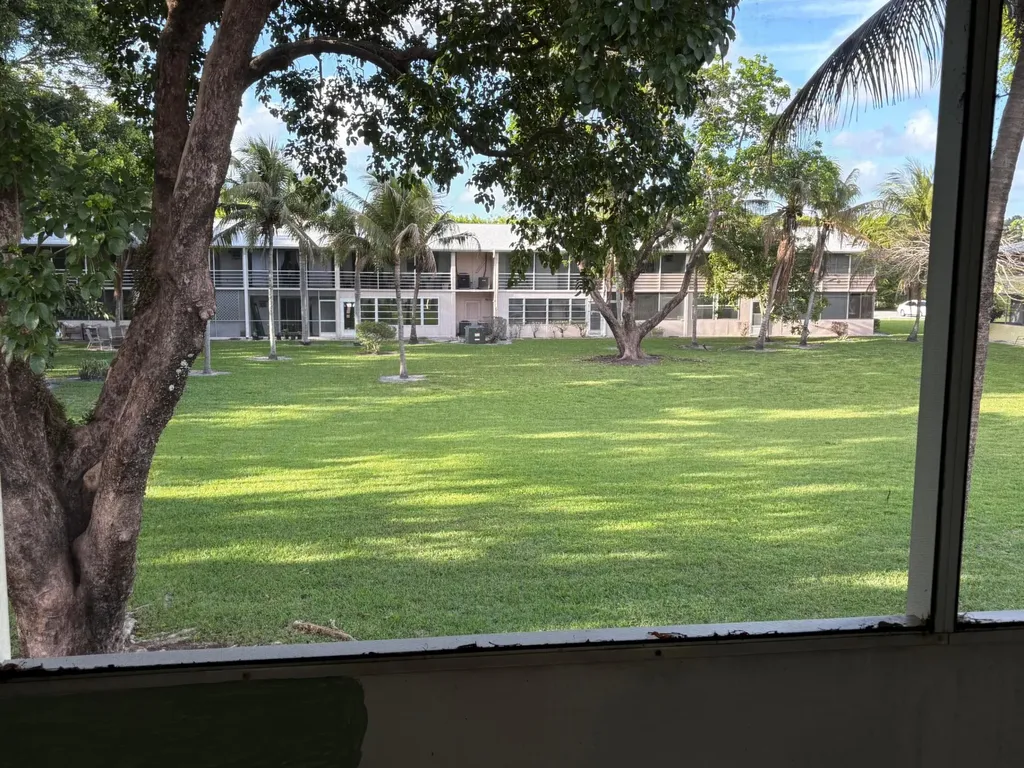 64 Sussex C West Palm Beach FL 33417