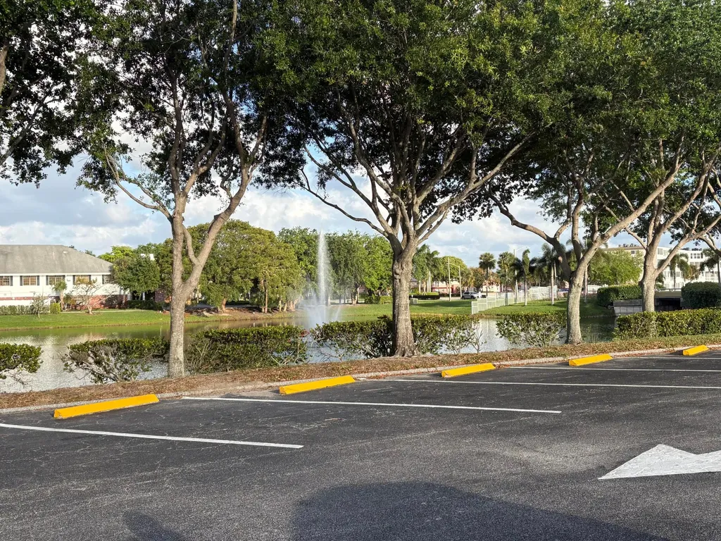 64 Sussex C West Palm Beach FL 33417