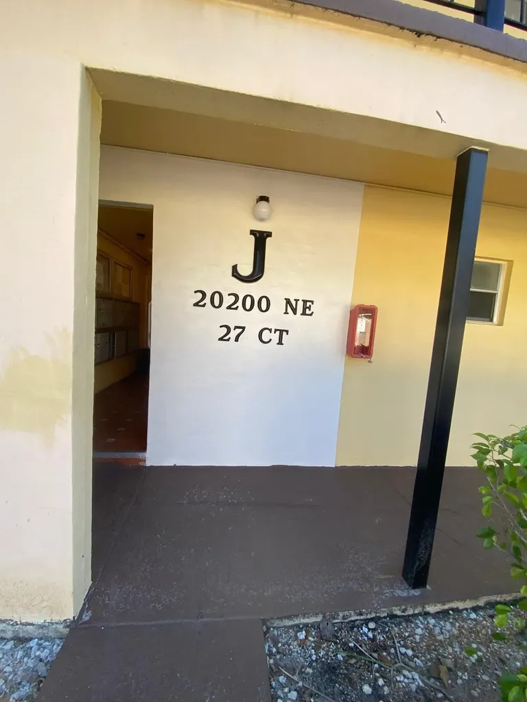 20200 NE 27th Court Aventura FL 33180