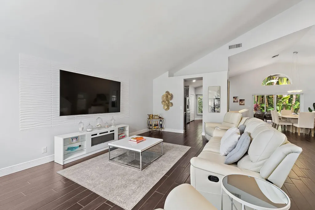 463 Woodview Circle Palm Beach Gardens FL 33418