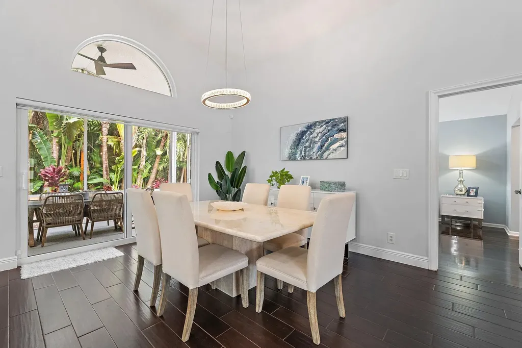 463 Woodview Circle Palm Beach Gardens FL 33418