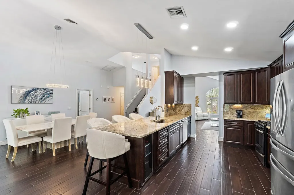 463 Woodview Circle Palm Beach Gardens FL 33418