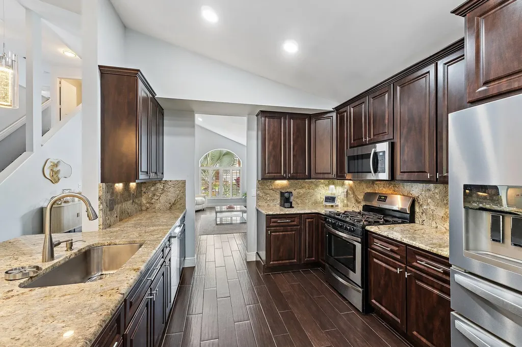 463 Woodview Circle Palm Beach Gardens FL 33418