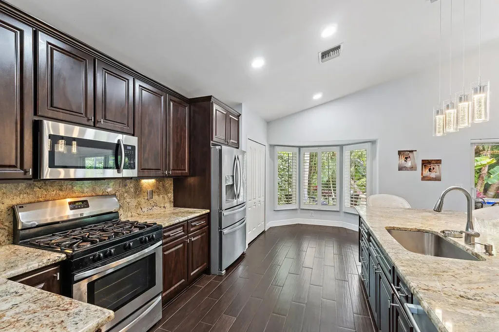 463 Woodview Circle Palm Beach Gardens FL 33418