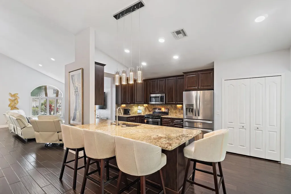 463 Woodview Circle Palm Beach Gardens FL 33418
