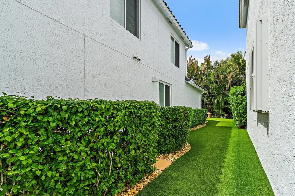 463 Woodview Circle Palm Beach Gardens FL 33418