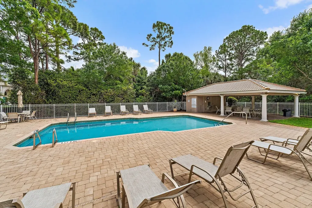 463 Woodview Circle Palm Beach Gardens FL 33418