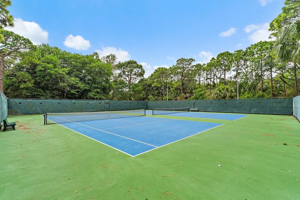 463 Woodview Circle Palm Beach Gardens FL 33418