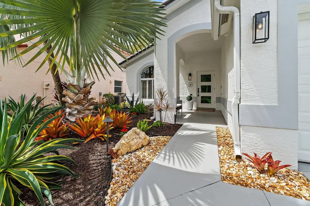 463 Woodview Circle Palm Beach Gardens FL 33418