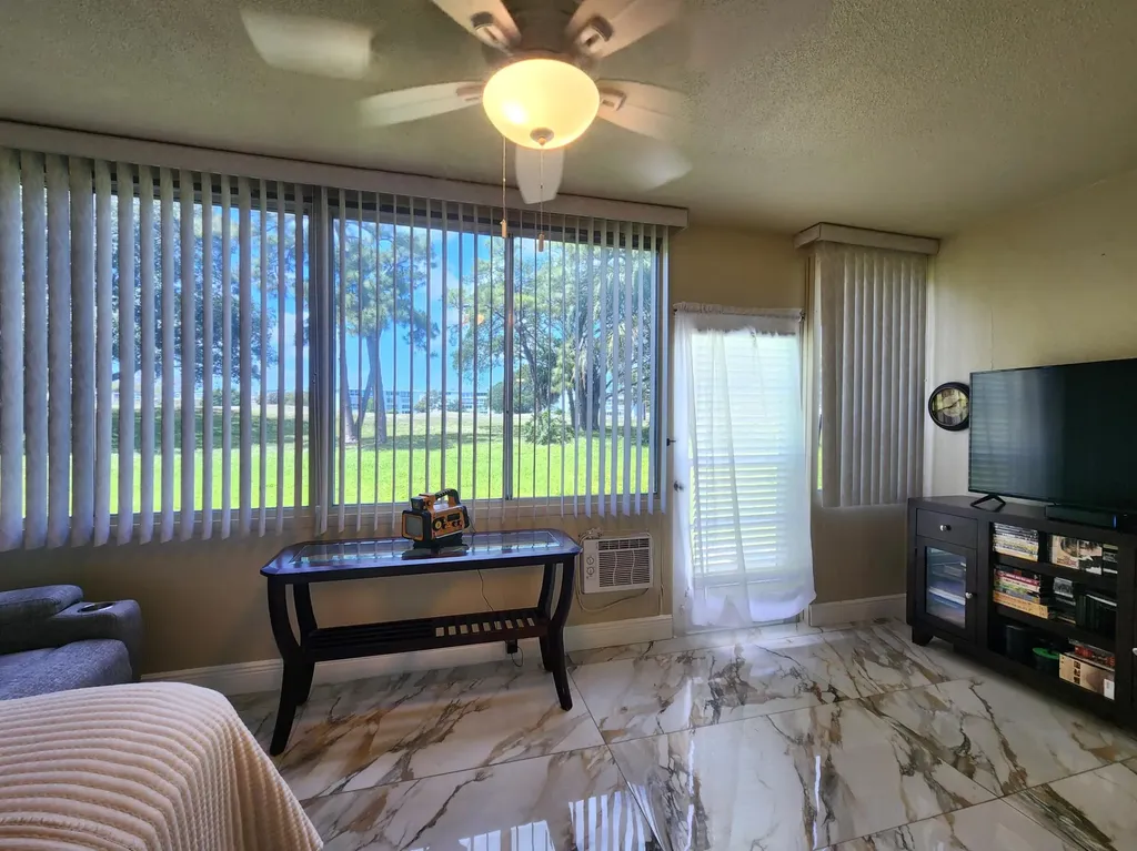 1012 Ellesmere A Deerfield Beach FL 33442