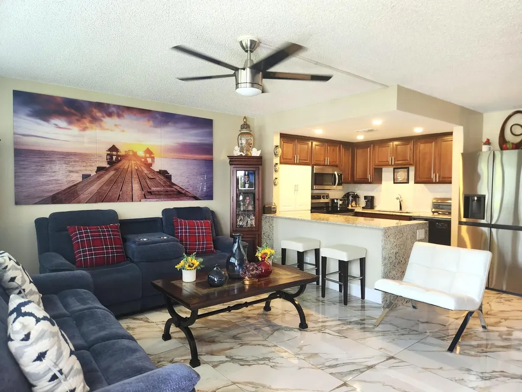 1012 Ellesmere A Deerfield Beach FL 33442