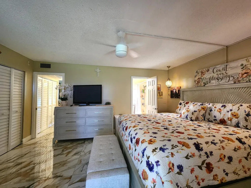 1012 Ellesmere A Deerfield Beach FL 33442