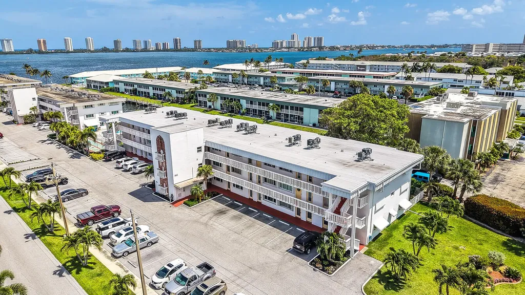 130 Doolen Court North Palm Beach FL 33408