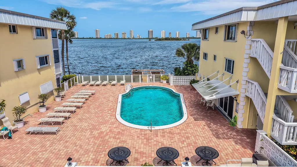 130 Doolen Court North Palm Beach FL 33408
