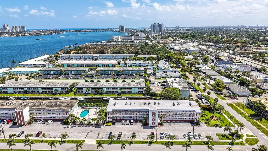 130 Doolen Court North Palm Beach FL 33408