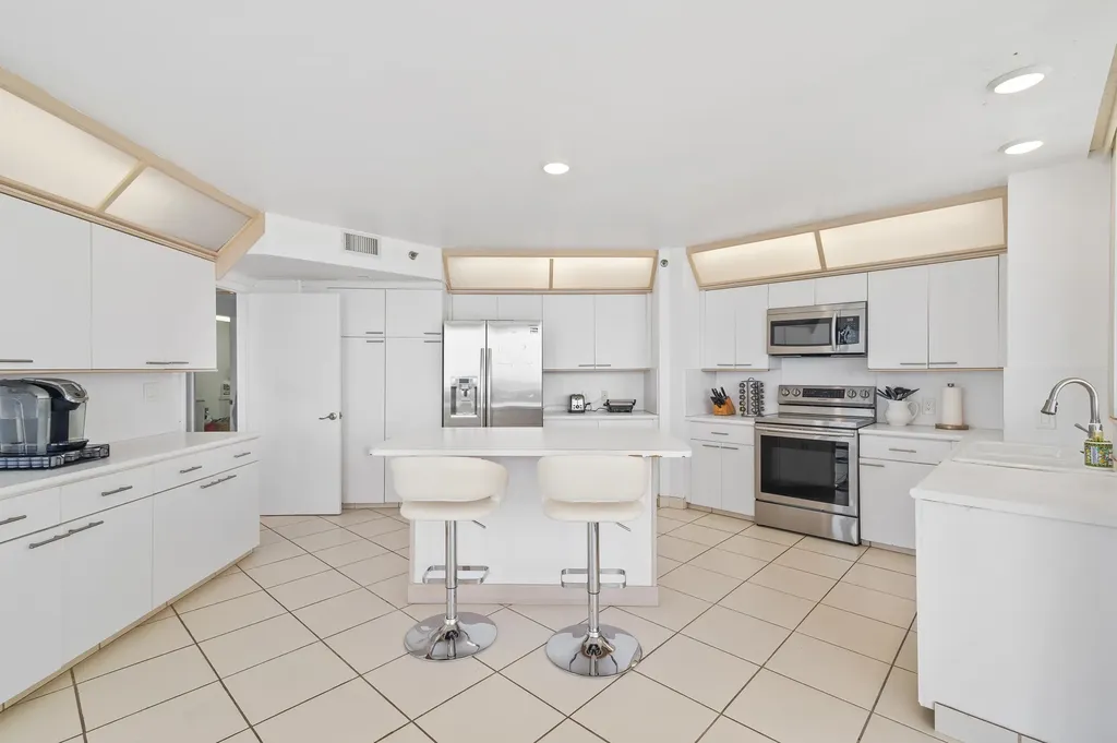 20185 E Country Club Drive Aventura FL 33180