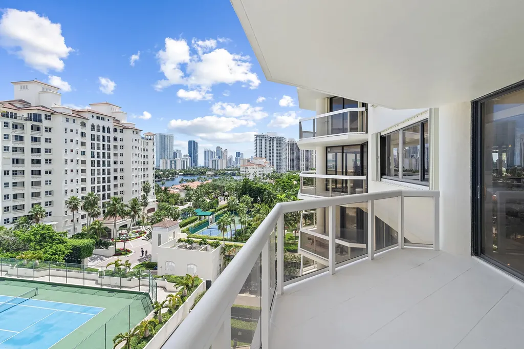 20185 E Country Club Drive Aventura FL 33180