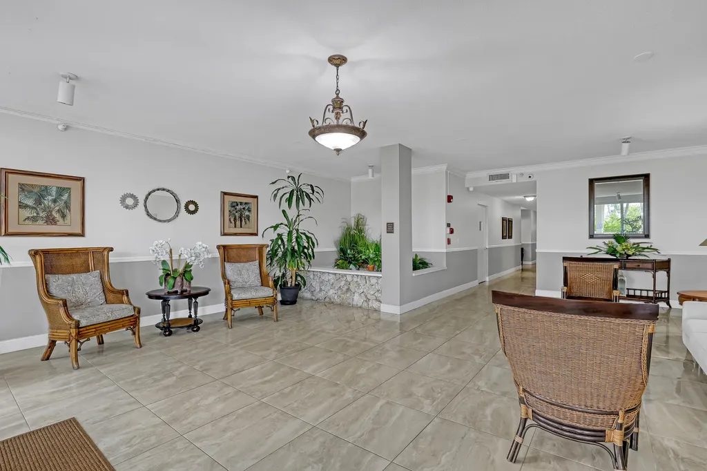 125 S Ocean Avenue Palm Beach Shores FL 33404