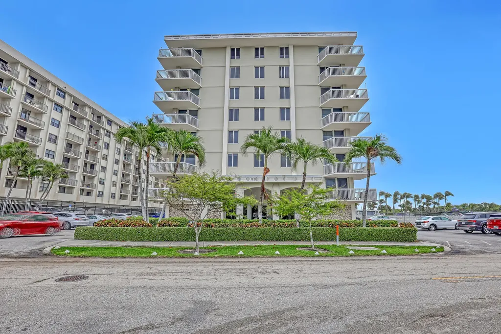 125 S Ocean Avenue Palm Beach Shores FL 33404