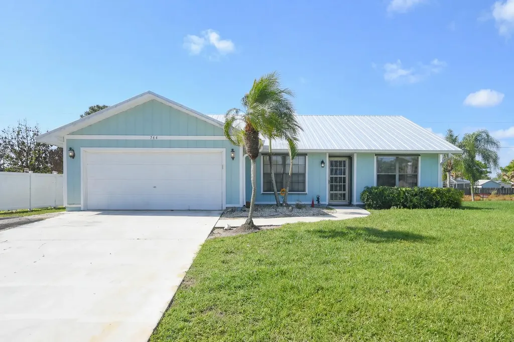 764 SE Evergreen Terrace Port St Lucie FL 34983