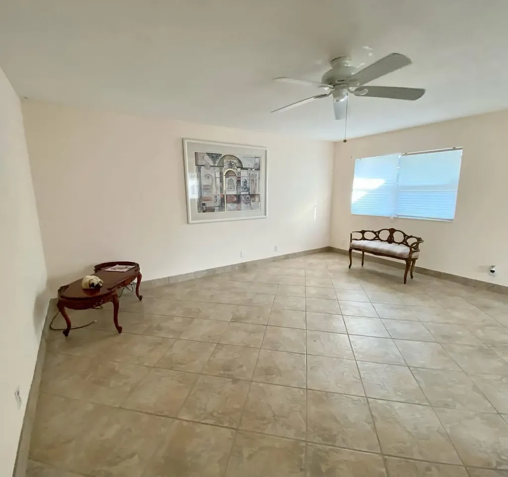 568 Brittany L Delray Beach FL 33446