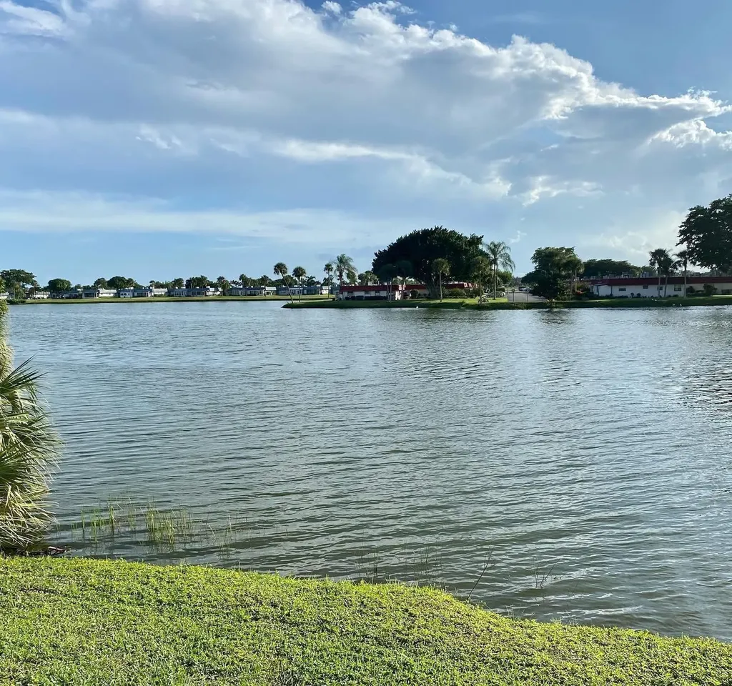 568 Brittany L Delray Beach FL 33446