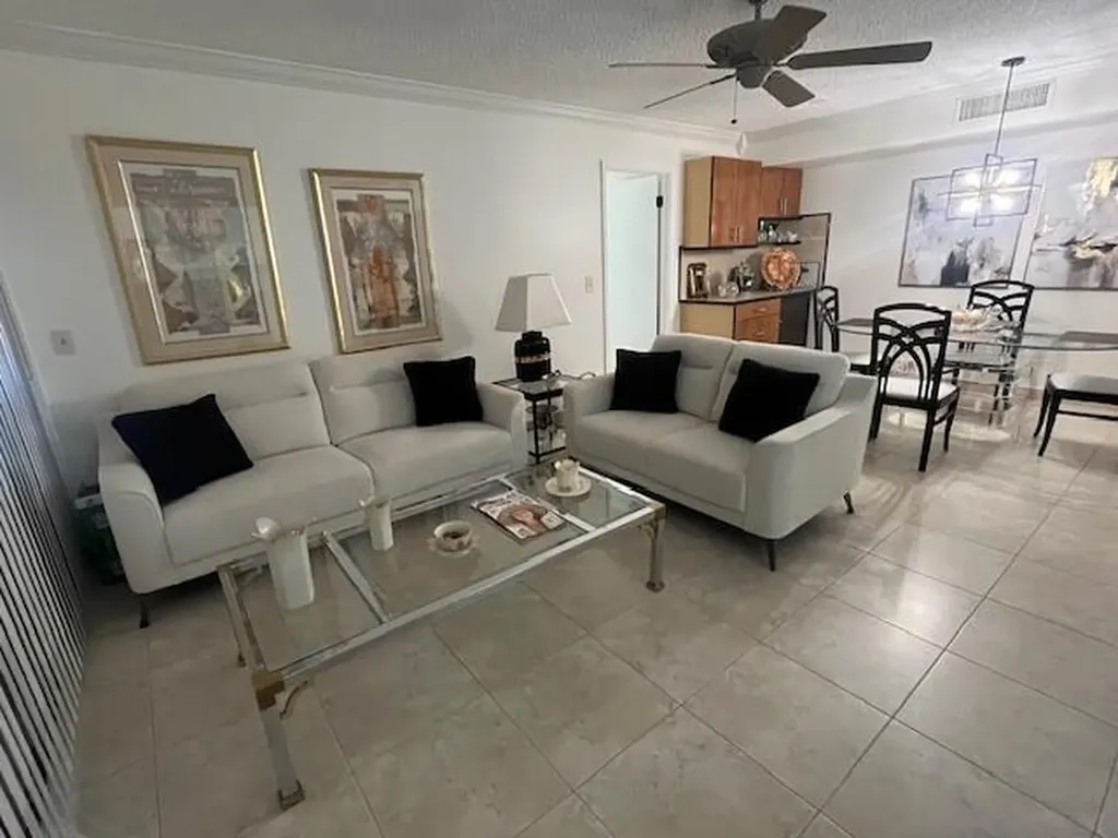 27 Capri Delray Beach FL 33484