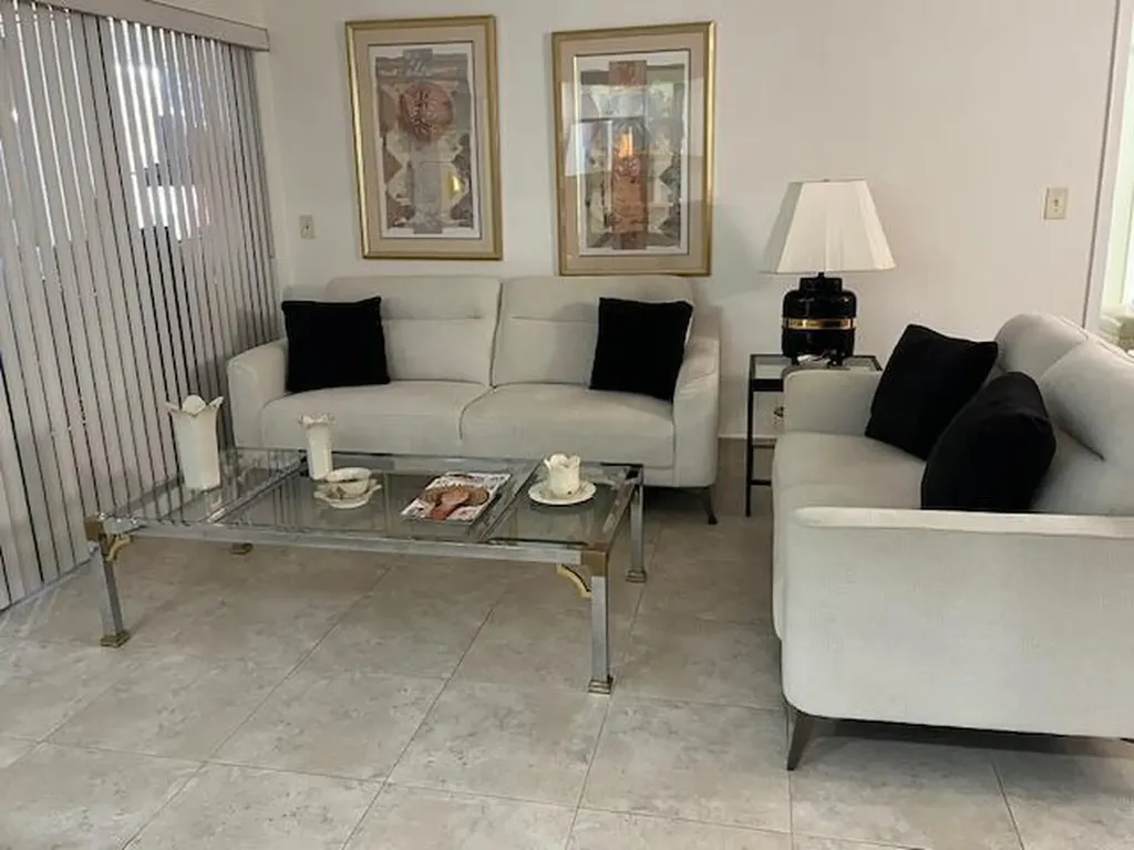 27 Capri Delray Beach FL 33484