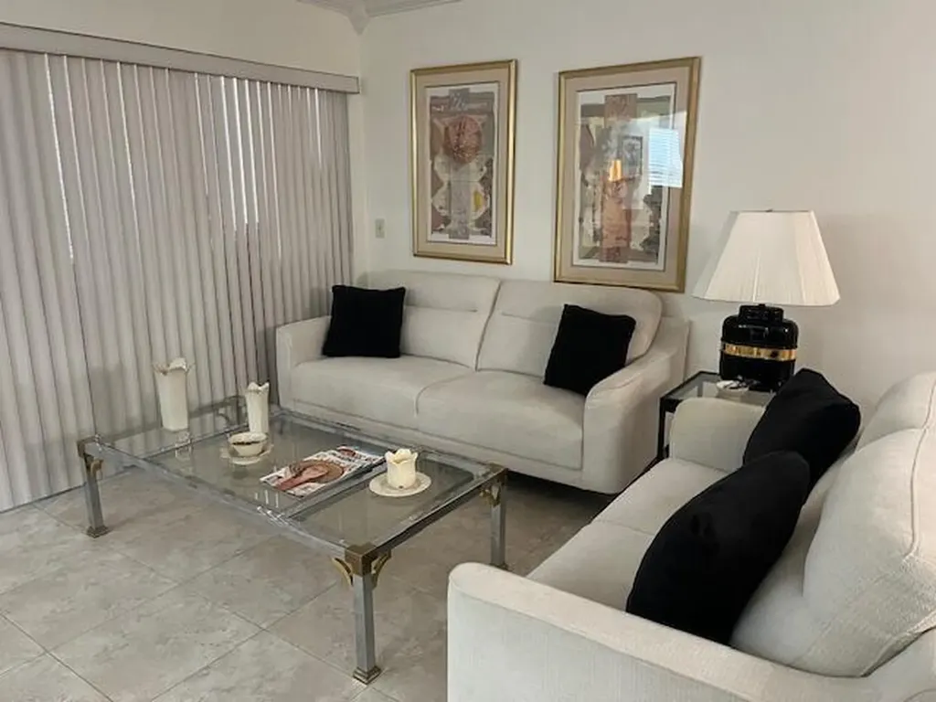 27 Capri Delray Beach FL 33484