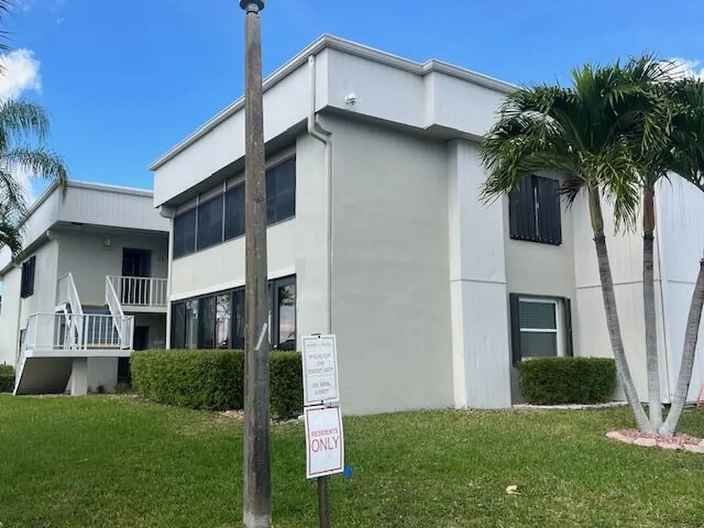 27 Capri Delray Beach FL 33484