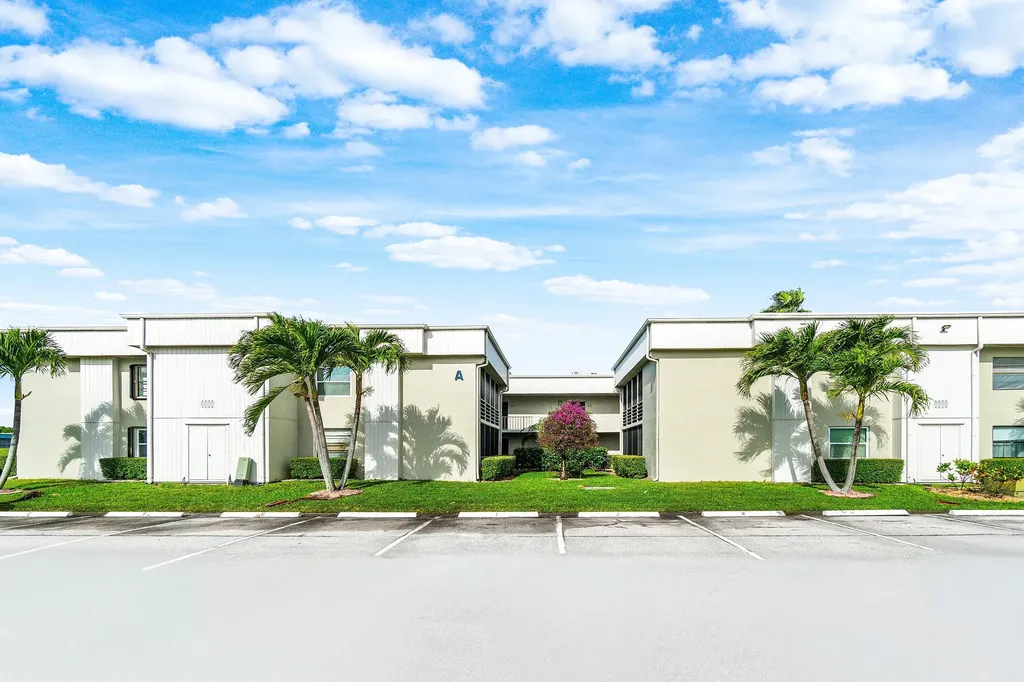 27 Capri Delray Beach FL 33484