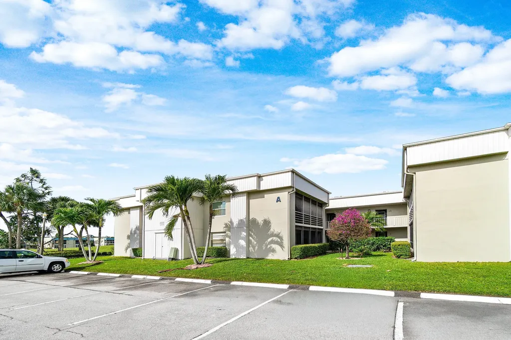 27 Capri Delray Beach FL 33484