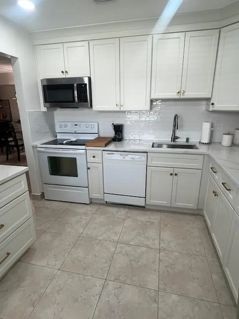 27 Capri Delray Beach FL 33484
