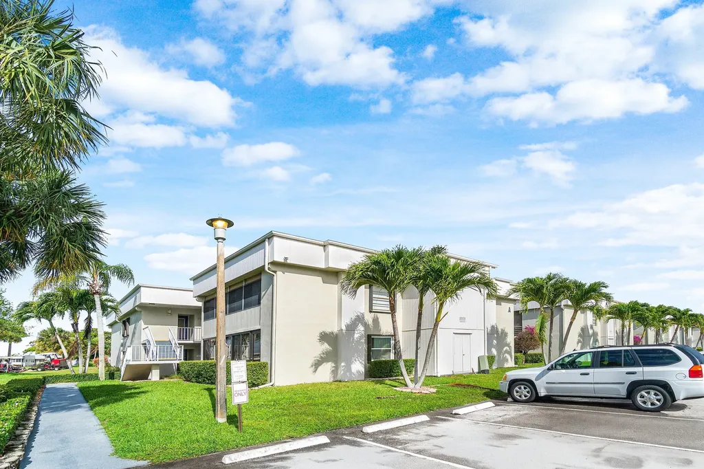 27 Capri Delray Beach FL 33484