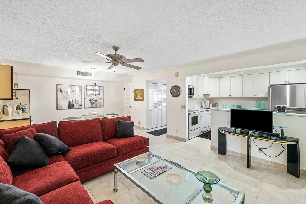 27 Capri Delray Beach FL 33484